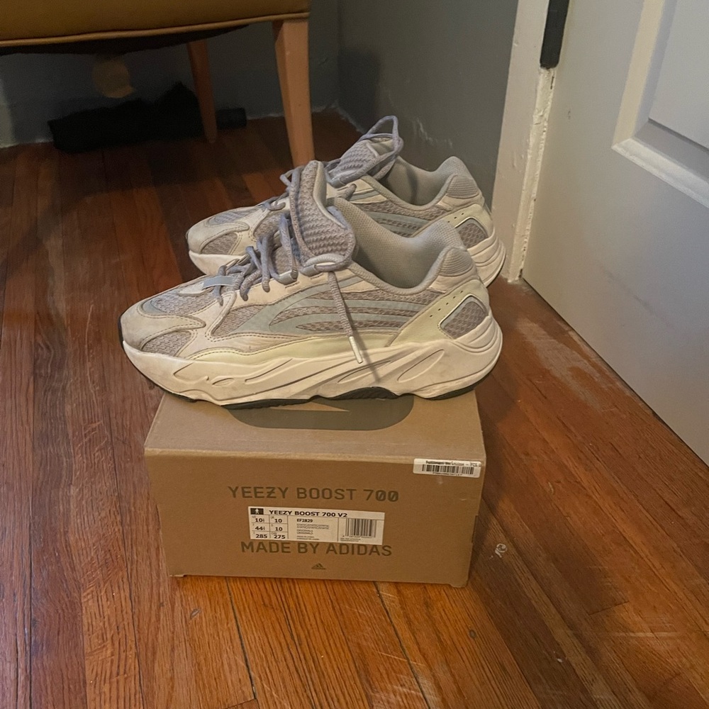 Yeezy boost 700